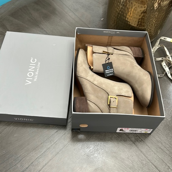 VIONIC SIENNA WATERPROOF ANKLE BOOT (WOMEN) - STONE NUBUCK - Picture 2 of 9